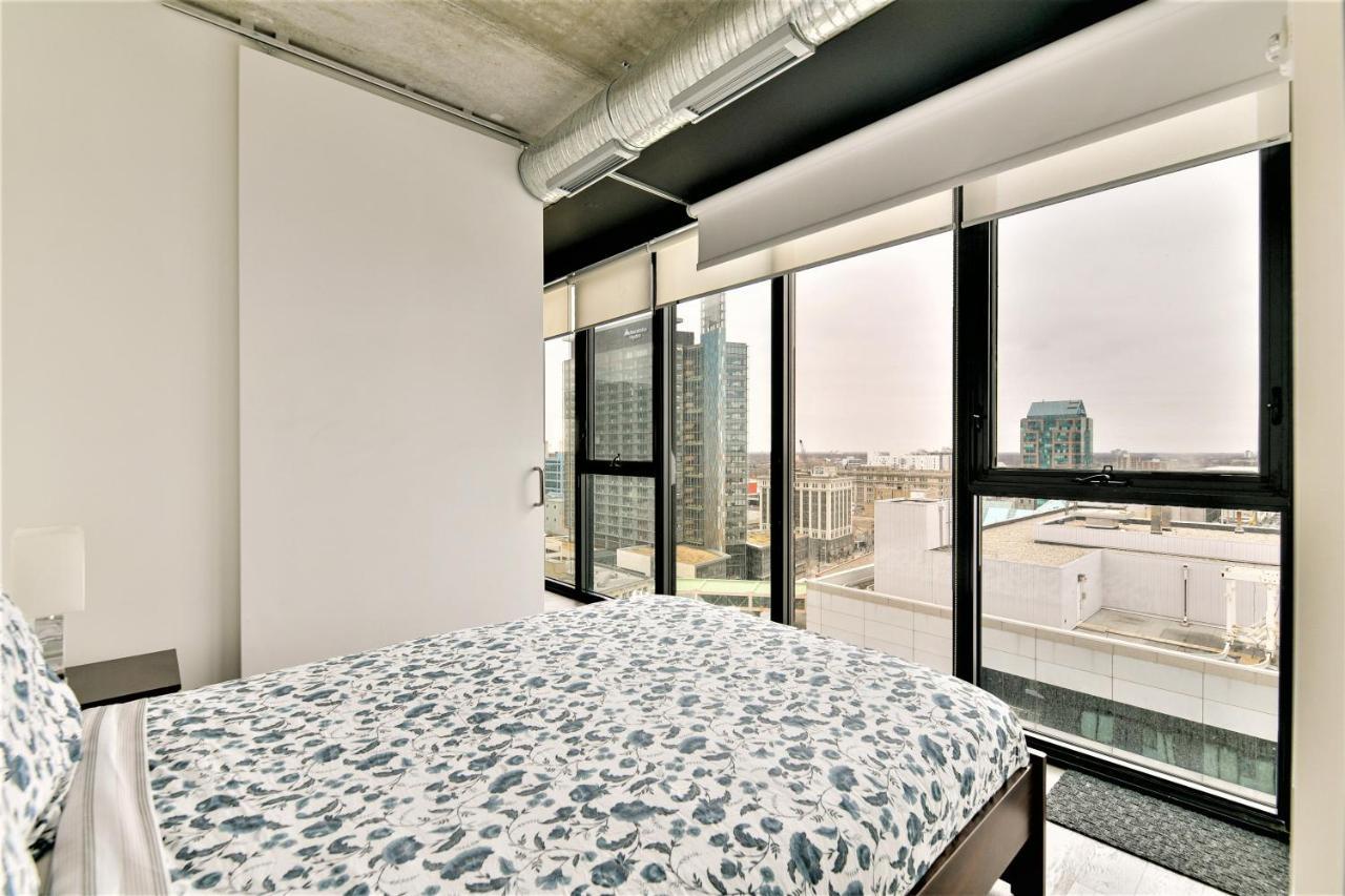 Cozy Skyline Condo In Downtown, Across Canada Life Centre Winnipeg Exterior photo